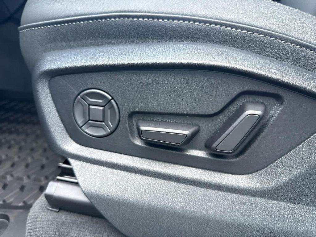 new 2025 Audi Q7 car, priced at $76,480