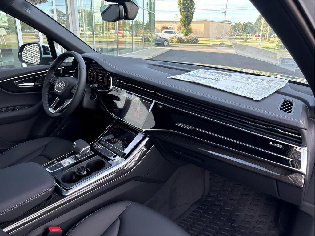 new 2025 Audi Q7 car, priced at $70,635