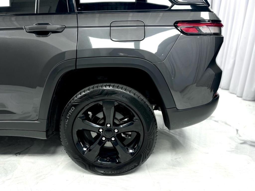 used 2022 Jeep Grand Cherokee car, priced at $31,950