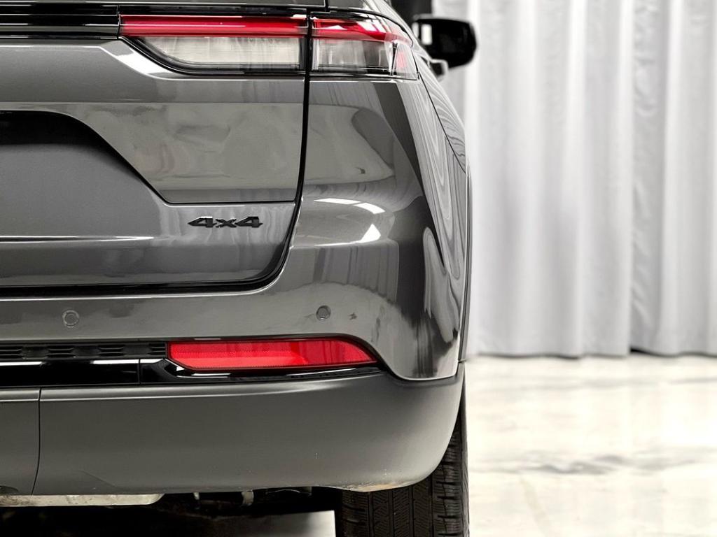 used 2022 Jeep Grand Cherokee car, priced at $31,950