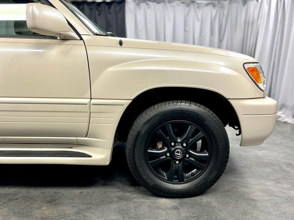 used 2005 Lexus LX 470 car, priced at $24,950