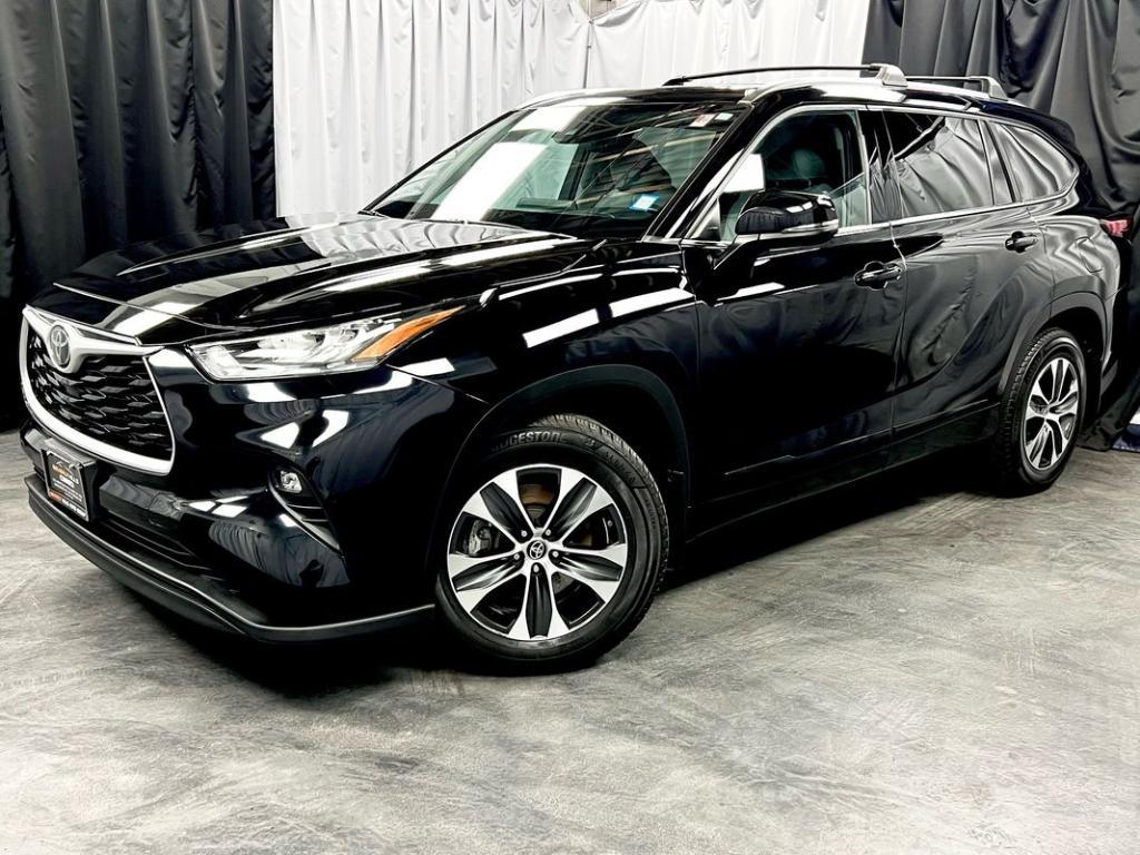 used 2020 Toyota Highlander car, priced at $32,950