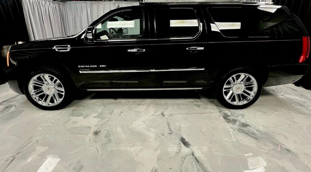 used 2014 Cadillac Escalade ESV car, priced at $27,950