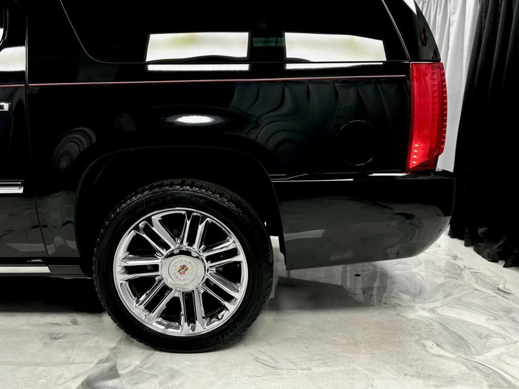 used 2014 Cadillac Escalade ESV car, priced at $27,950