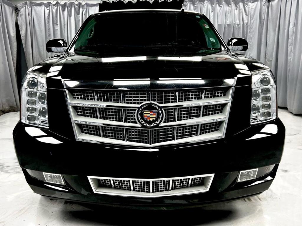 used 2014 Cadillac Escalade ESV car, priced at $27,950