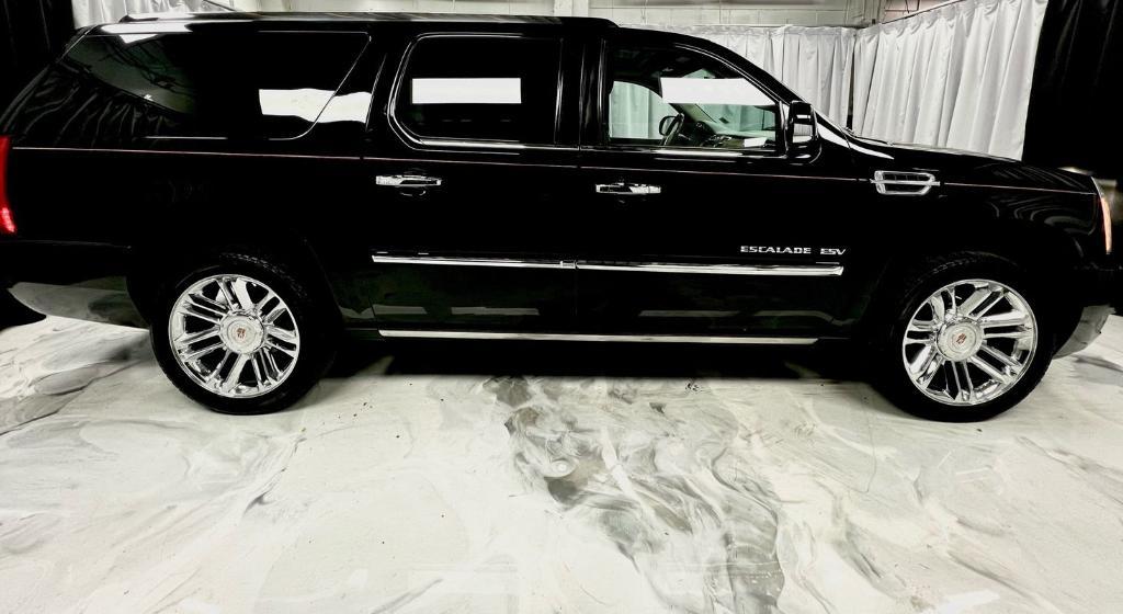 used 2014 Cadillac Escalade ESV car, priced at $27,950