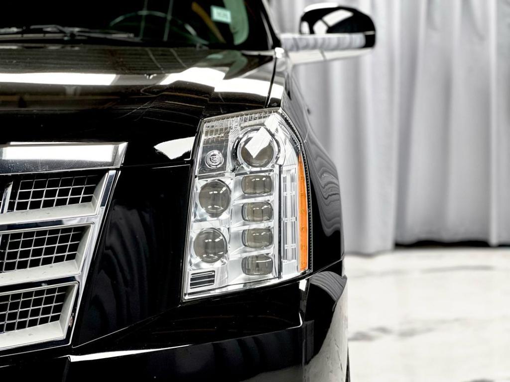 used 2014 Cadillac Escalade ESV car, priced at $27,950