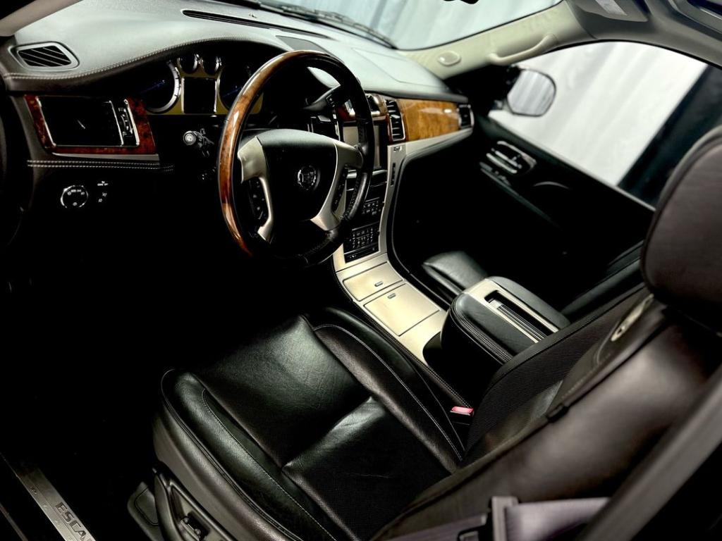 used 2014 Cadillac Escalade ESV car, priced at $27,950