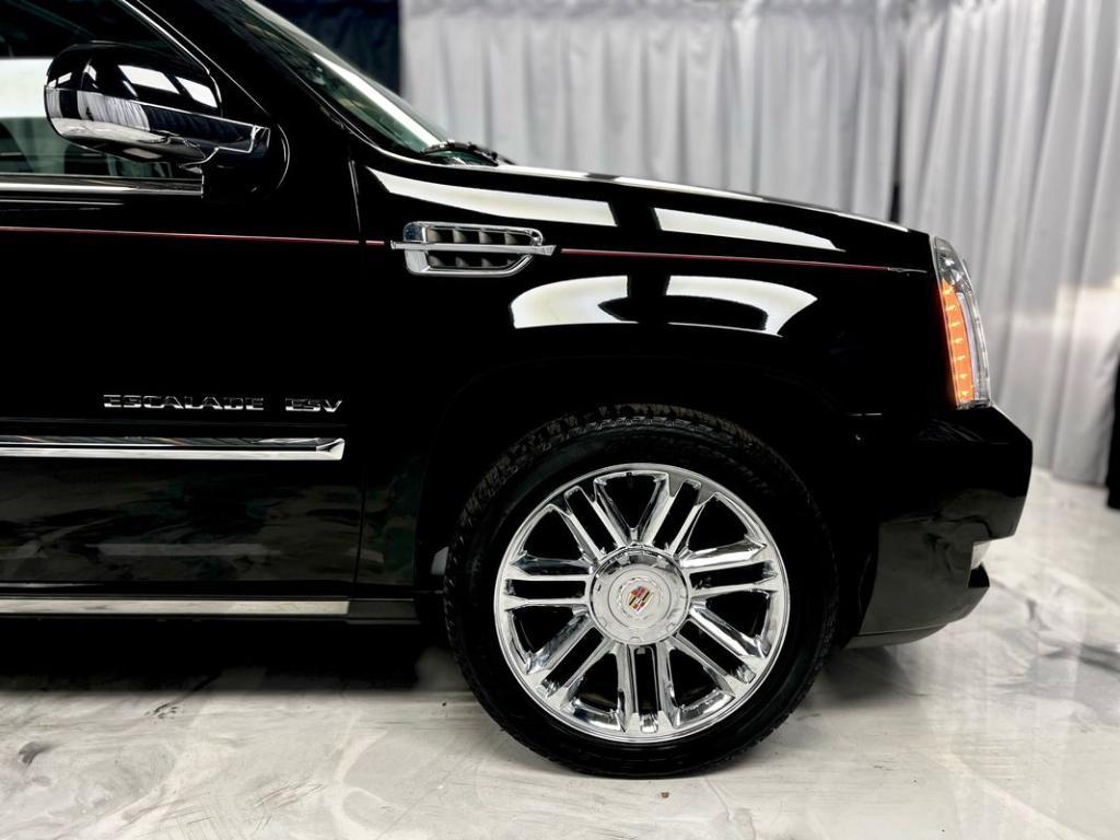 used 2014 Cadillac Escalade ESV car, priced at $27,950