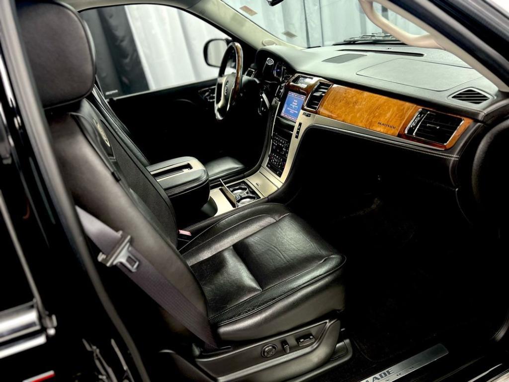 used 2014 Cadillac Escalade ESV car, priced at $27,950