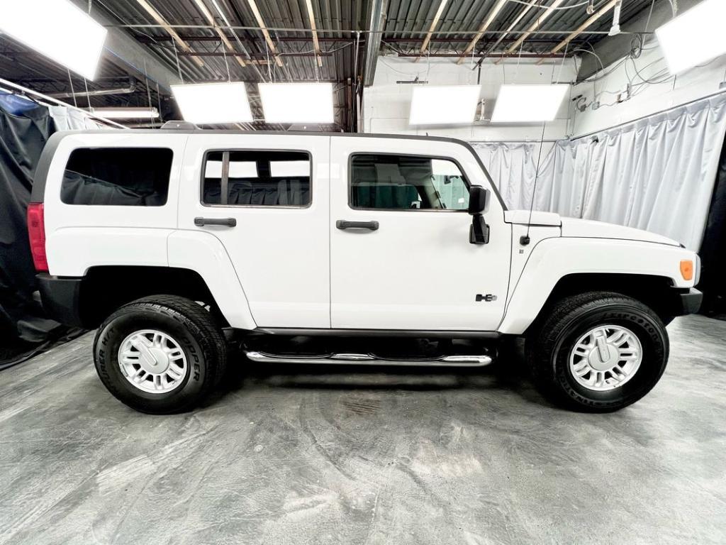 used 2009 Hummer H3 car, priced at $19,950