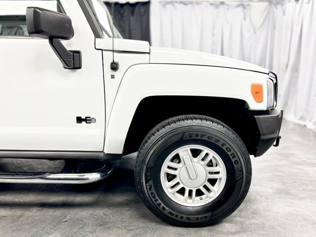 used 2009 Hummer H3 car, priced at $19,950