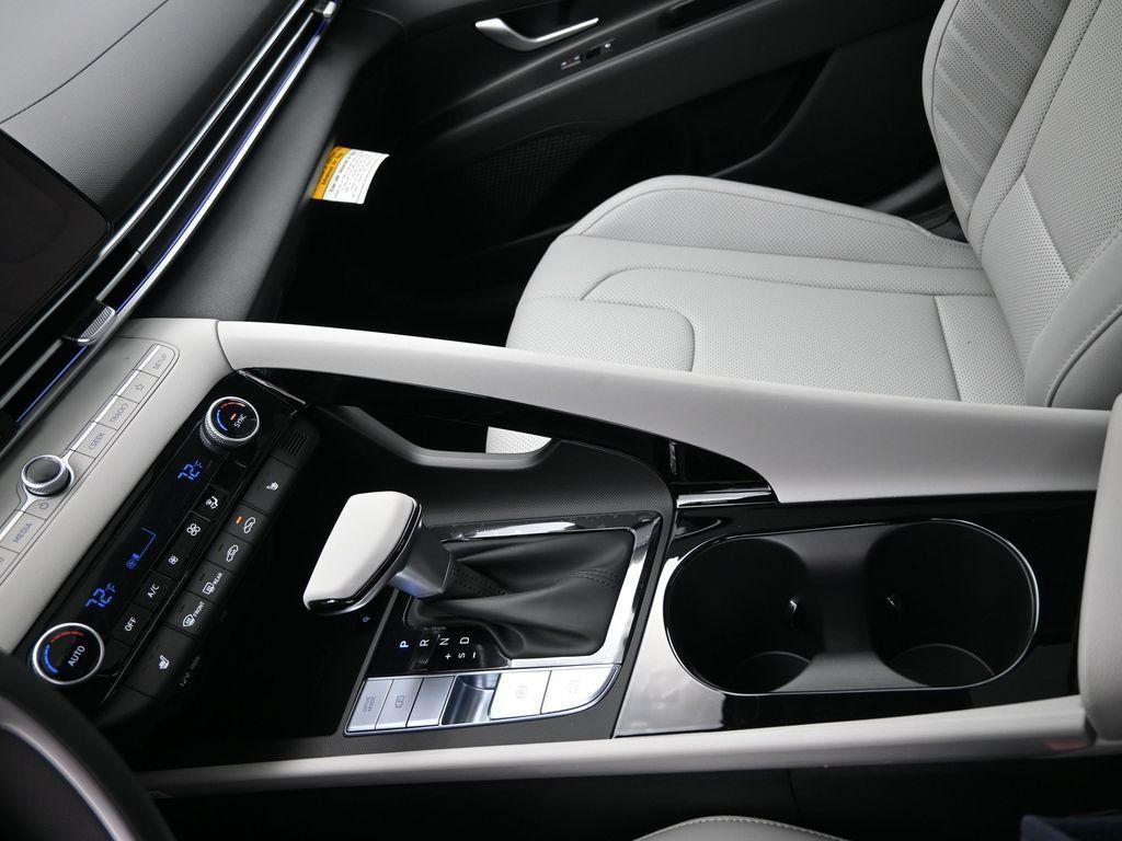 new 2025 Hyundai Elantra car, priced at $26,385