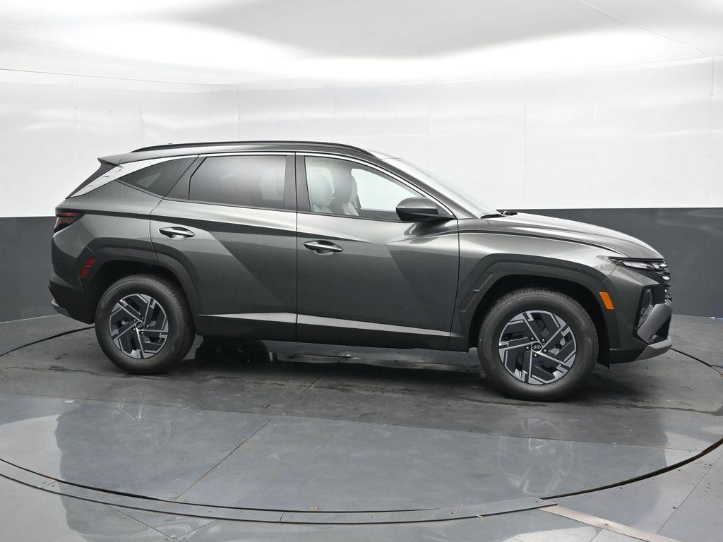 new 2025 Hyundai TUCSON Hybrid car, priced at $30,850