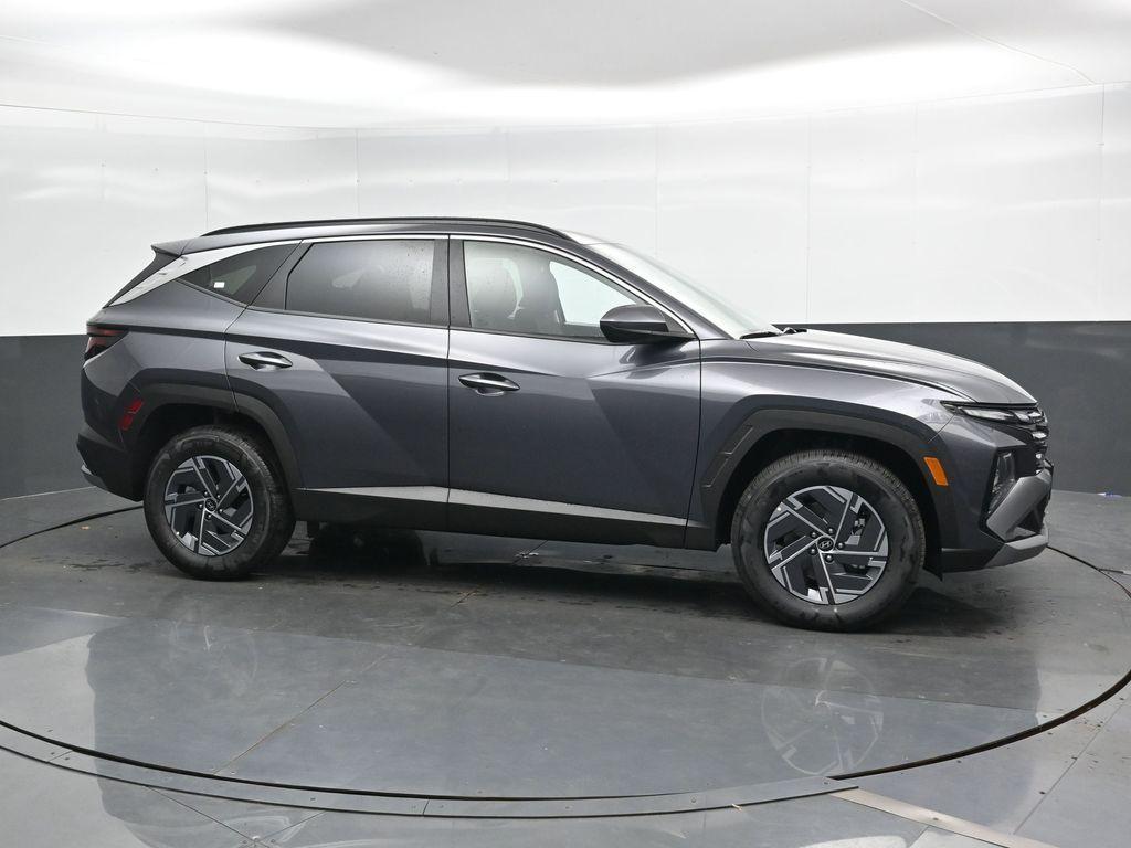 new 2025 Hyundai TUCSON Hybrid car, priced at $33,260