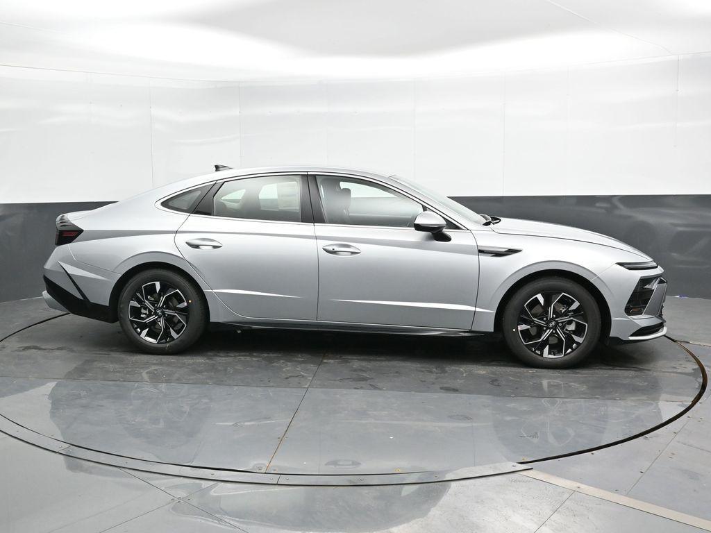 new 2025 Hyundai Sonata car, priced at $29,195