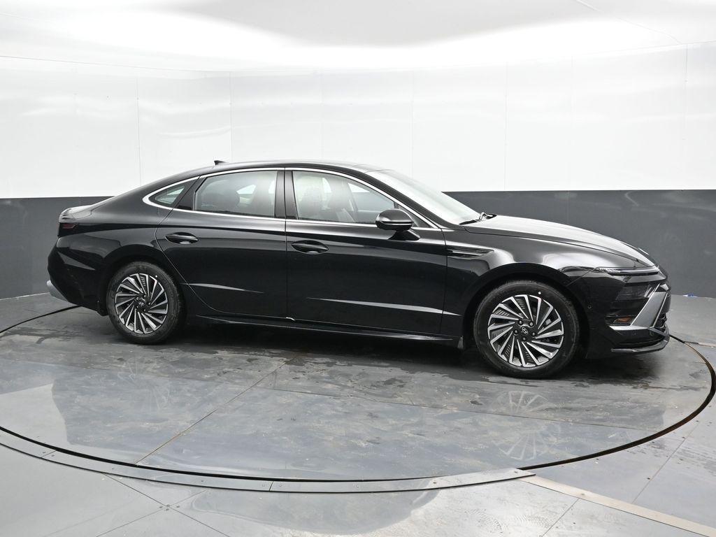 new 2025 Hyundai Sonata Hybrid car, priced at $37,075