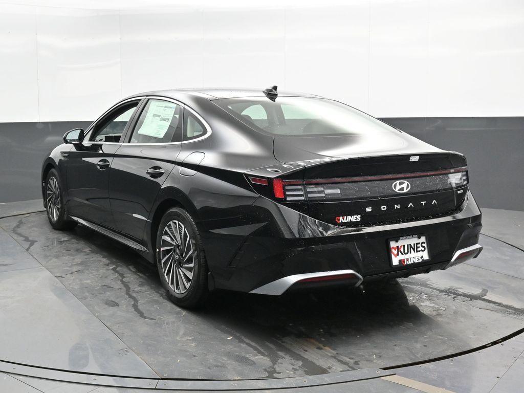 new 2025 Hyundai Sonata Hybrid car, priced at $37,075