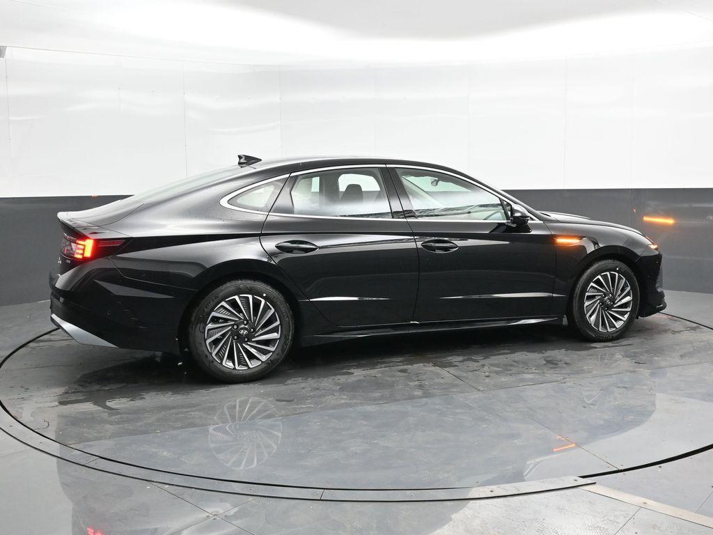 new 2025 Hyundai Sonata Hybrid car, priced at $37,075