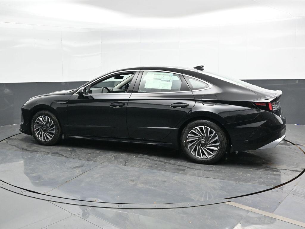 new 2025 Hyundai Sonata Hybrid car, priced at $37,075
