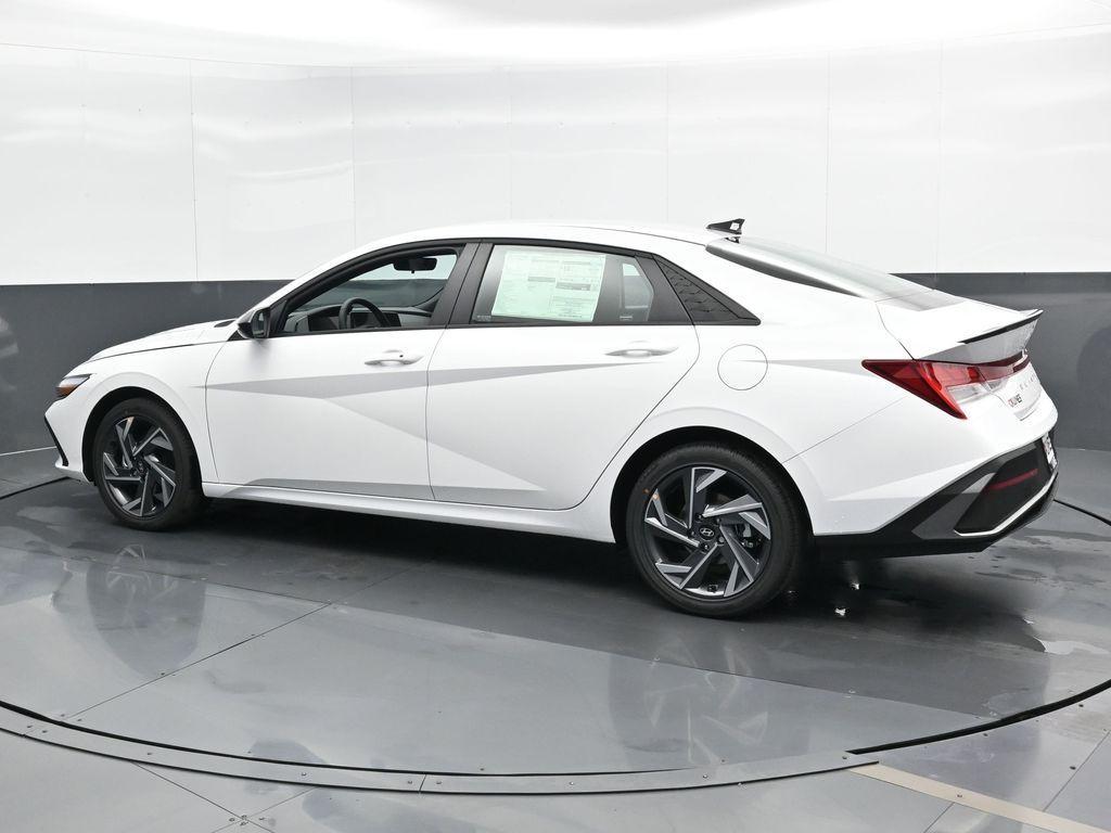 new 2025 Hyundai Elantra HEV car, priced at $27,700