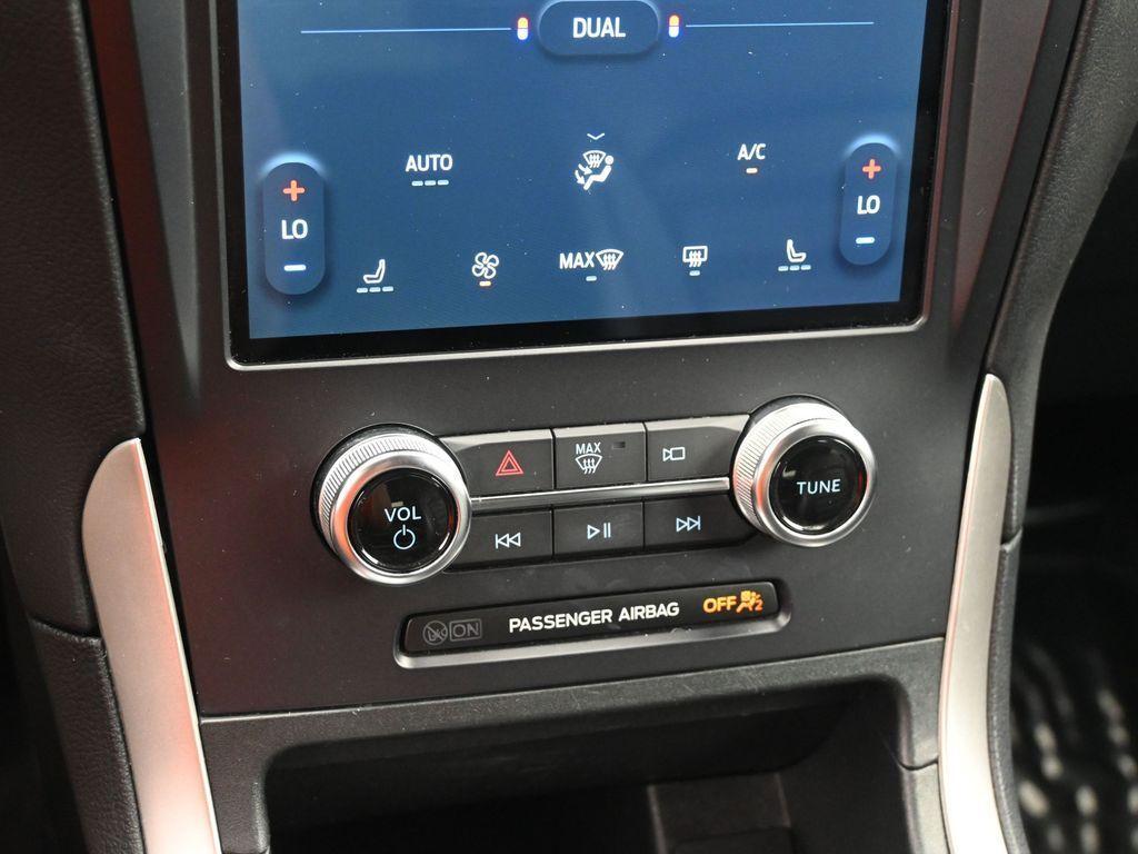 used 2024 Ford Edge car, priced at $23,899