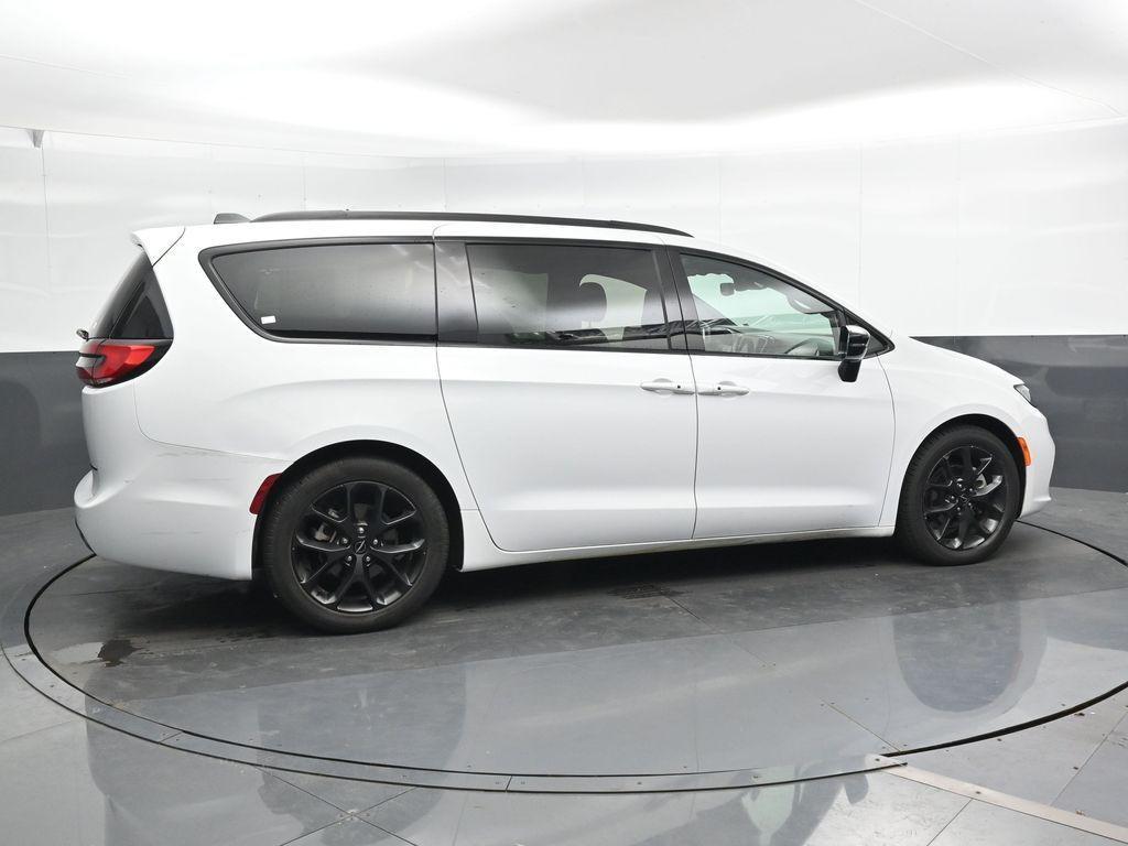 used 2025 Chrysler Pacifica car, priced at $36,824