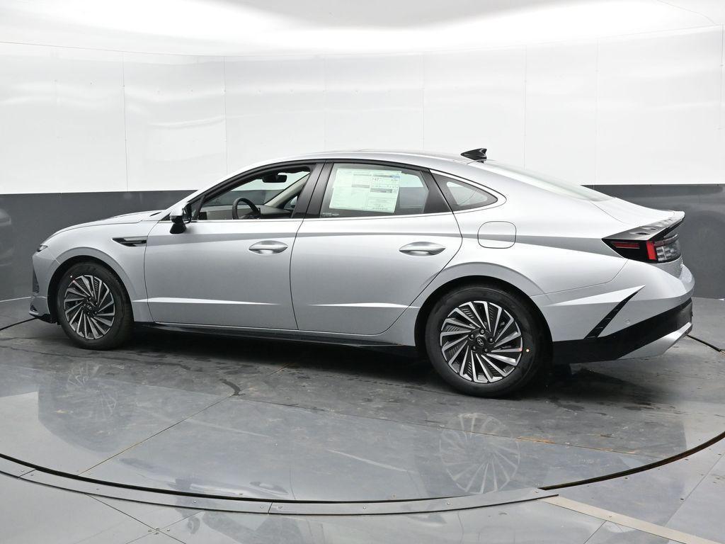 new 2025 Hyundai Sonata Hybrid car, priced at $37,835