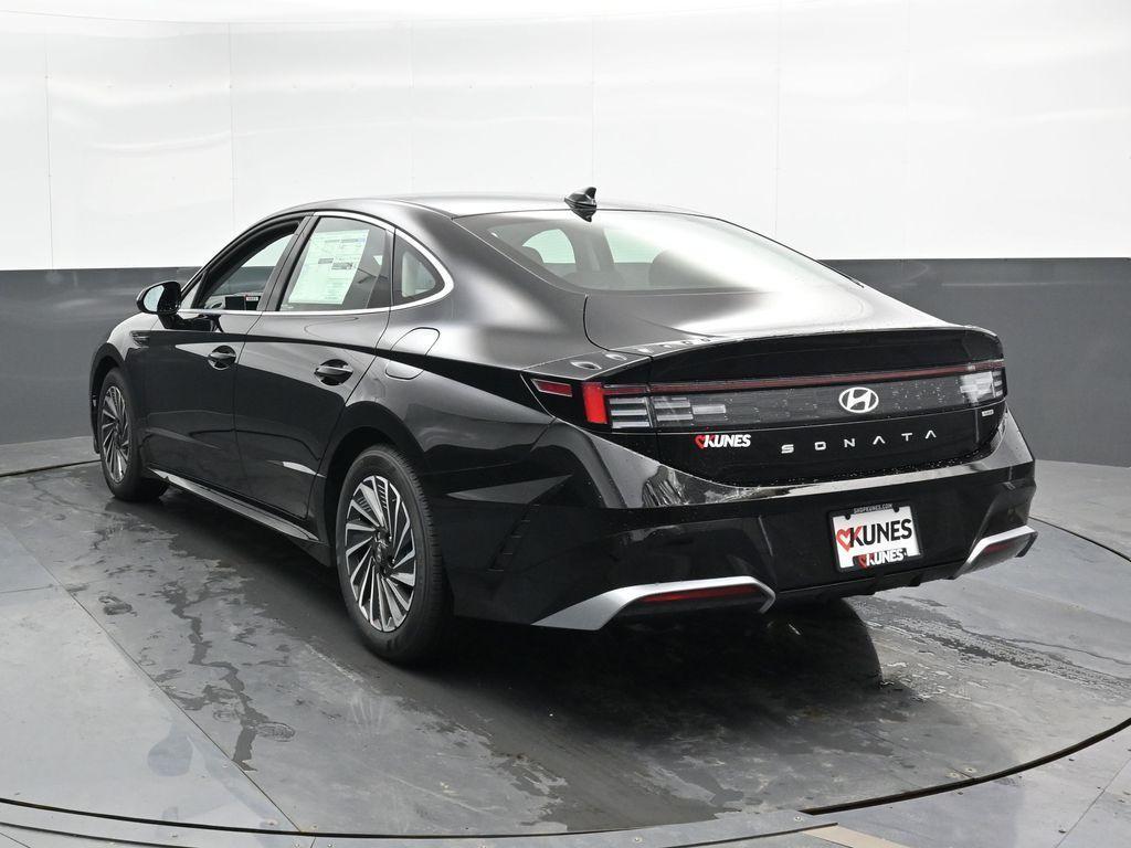 new 2025 Hyundai Sonata Hybrid car, priced at $30,343