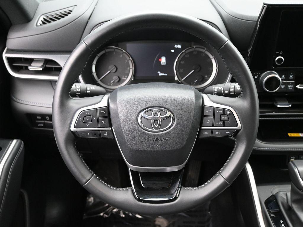 used 2024 Toyota Highlander car, priced at $39,943