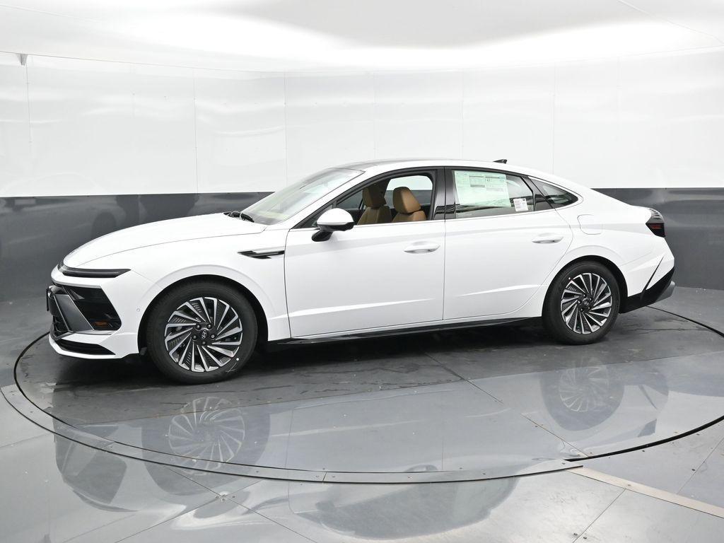 new 2025 Hyundai Sonata Hybrid car, priced at $37,625