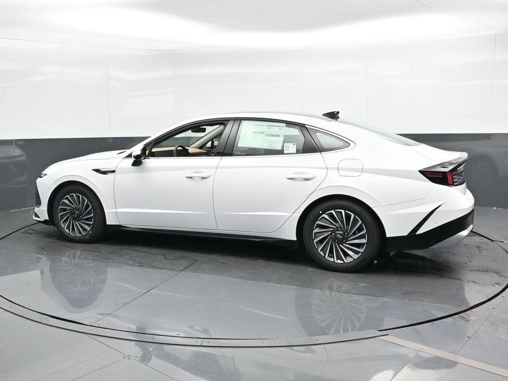 new 2025 Hyundai Sonata Hybrid car, priced at $37,625