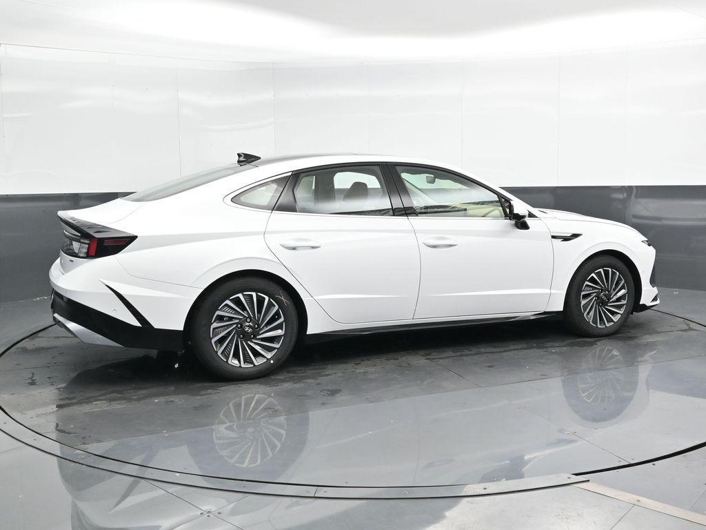 new 2025 Hyundai Sonata Hybrid car, priced at $37,625