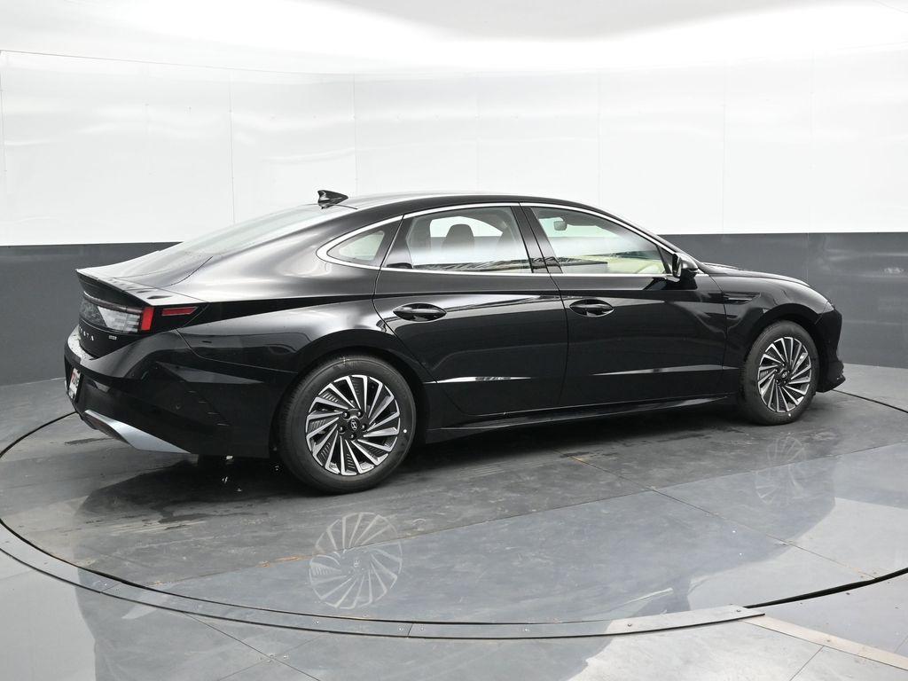 new 2025 Hyundai Sonata Hybrid car, priced at $37,500