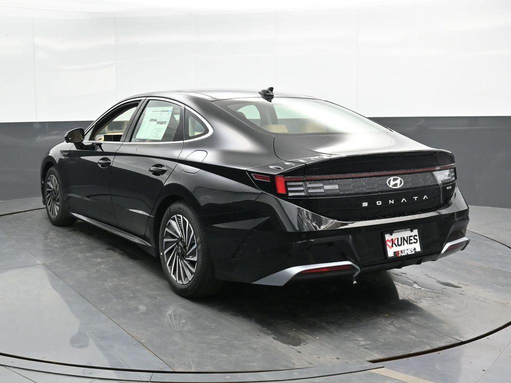 new 2025 Hyundai Sonata Hybrid car, priced at $37,500