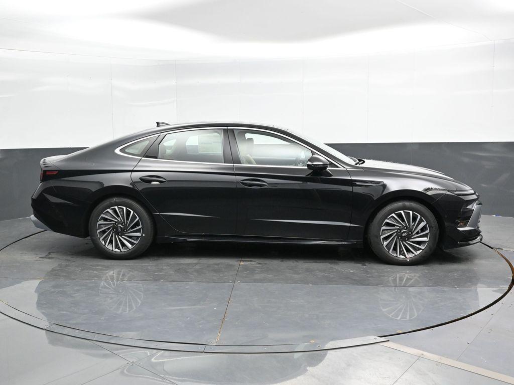 new 2025 Hyundai Sonata Hybrid car, priced at $37,500
