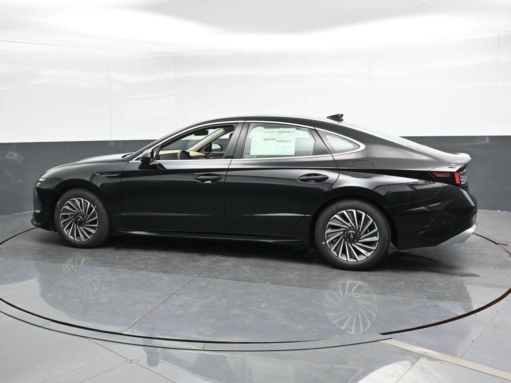 new 2025 Hyundai Sonata Hybrid car, priced at $37,500
