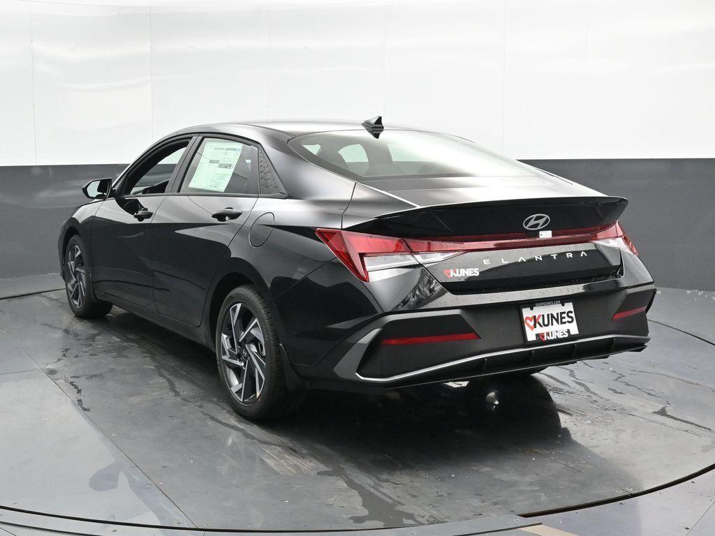 new 2025 Hyundai Elantra car, priced at $22,860