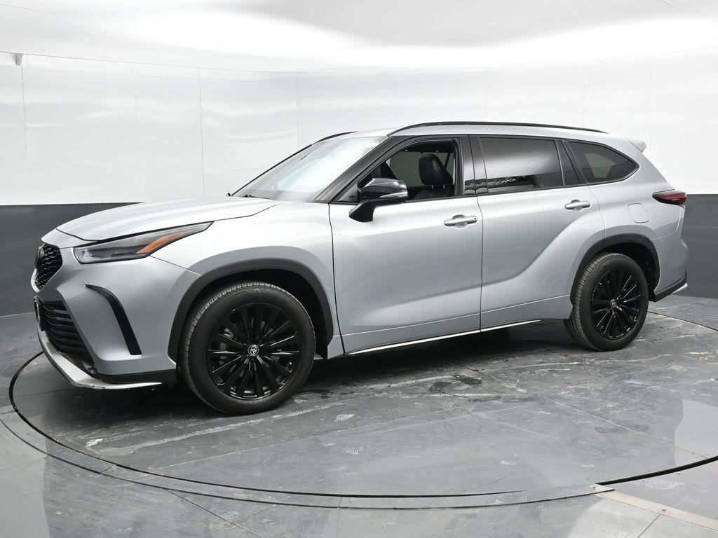 used 2024 Toyota Highlander car, priced at $39,500