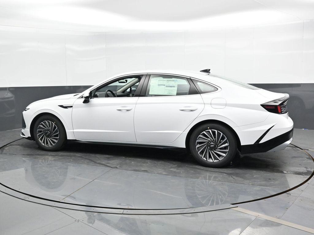 new 2025 Hyundai Sonata Hybrid car, priced at $31,675