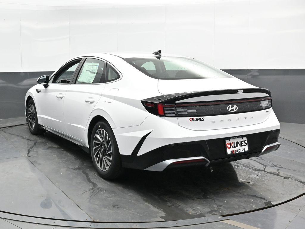 new 2025 Hyundai Sonata Hybrid car, priced at $31,675
