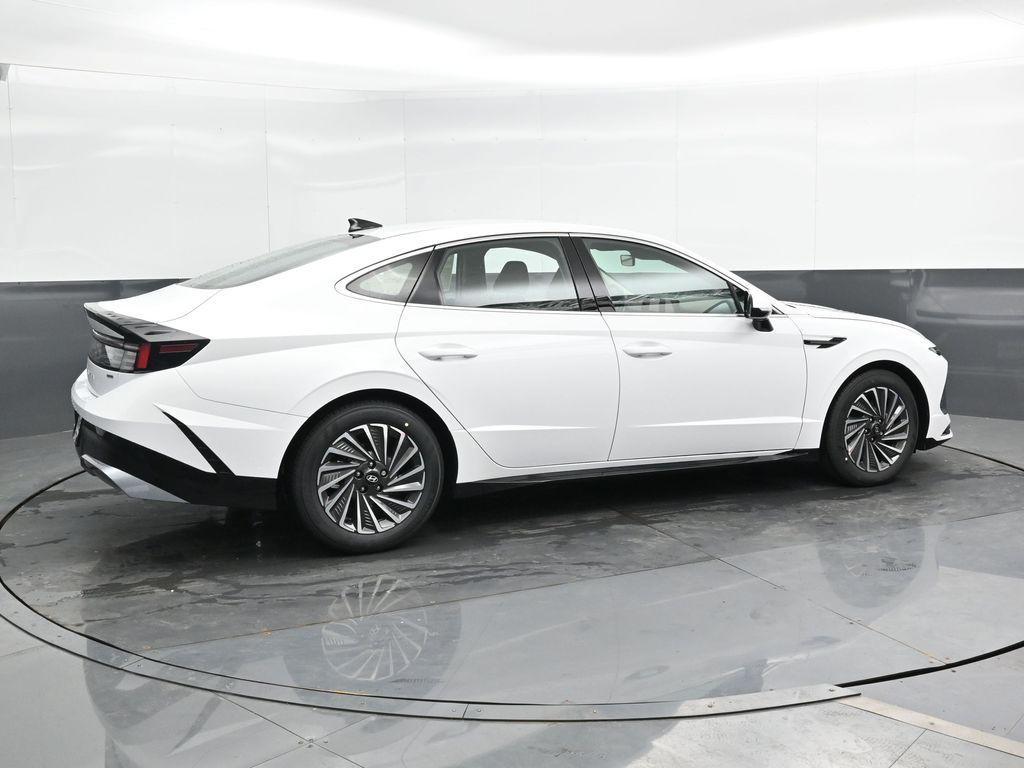 new 2025 Hyundai Sonata Hybrid car, priced at $31,675
