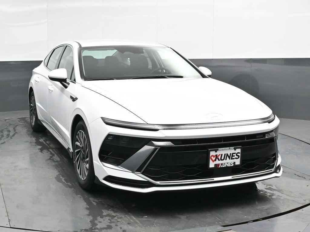 new 2025 Hyundai Sonata Hybrid car, priced at $31,675