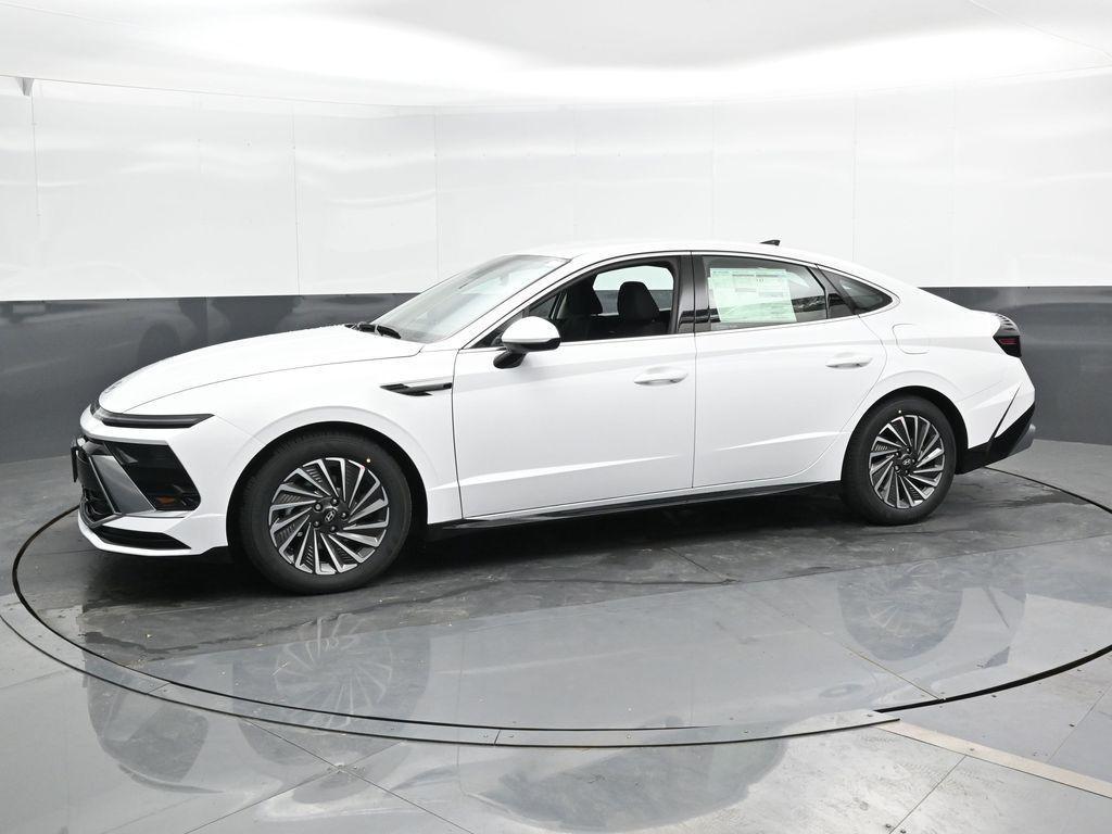 new 2025 Hyundai Sonata Hybrid car, priced at $31,675