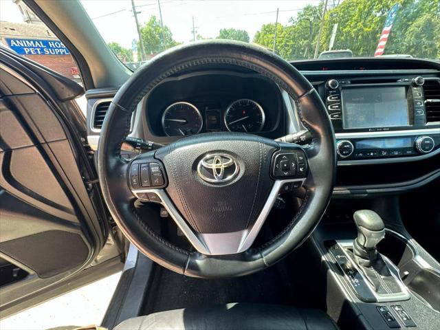 used 2018 Toyota Highlander car, priced at $17,495