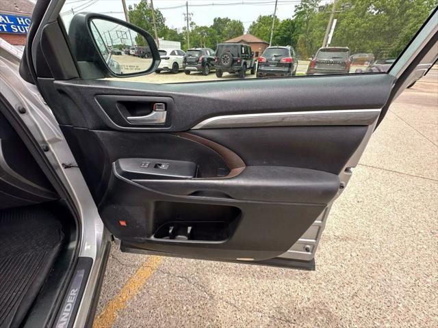 used 2018 Toyota Highlander car, priced at $23,700