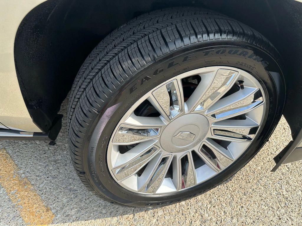 used 2016 Cadillac Escalade ESV car, priced at $22,620