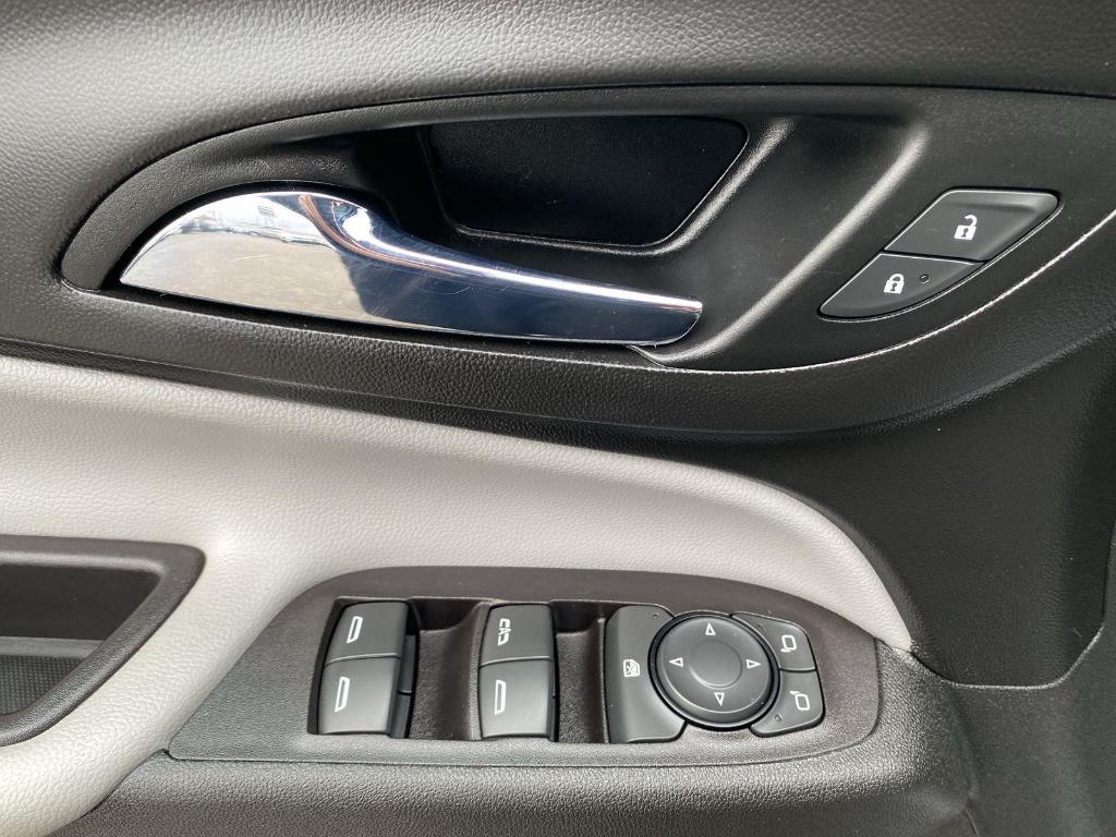 used 2022 Chevrolet Equinox car, priced at $22,000