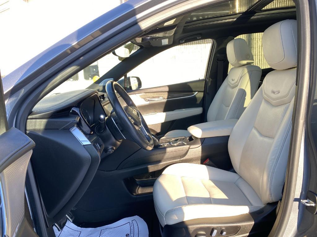 used 2021 Cadillac XT5 car, priced at $31,000