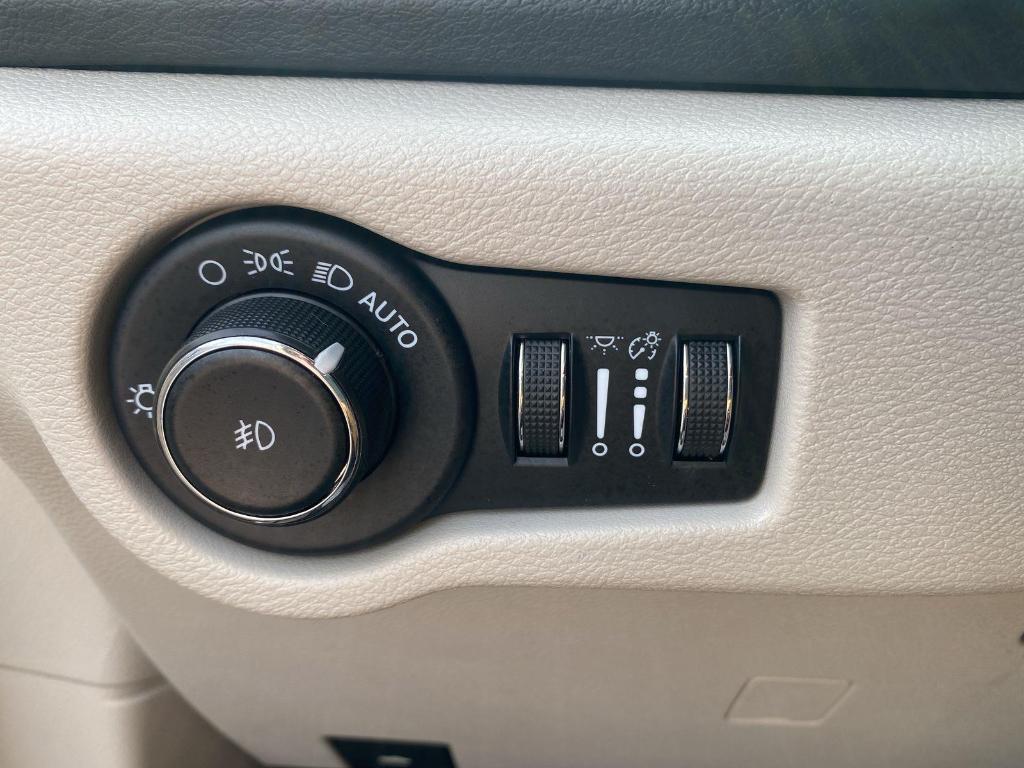 used 2023 Chrysler Pacifica car, priced at $22,500